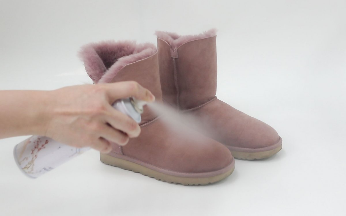 防水噴霧，除了基本防水，還能防水性髒污油污，噴灑後仍保有鞋材本身透氣性。